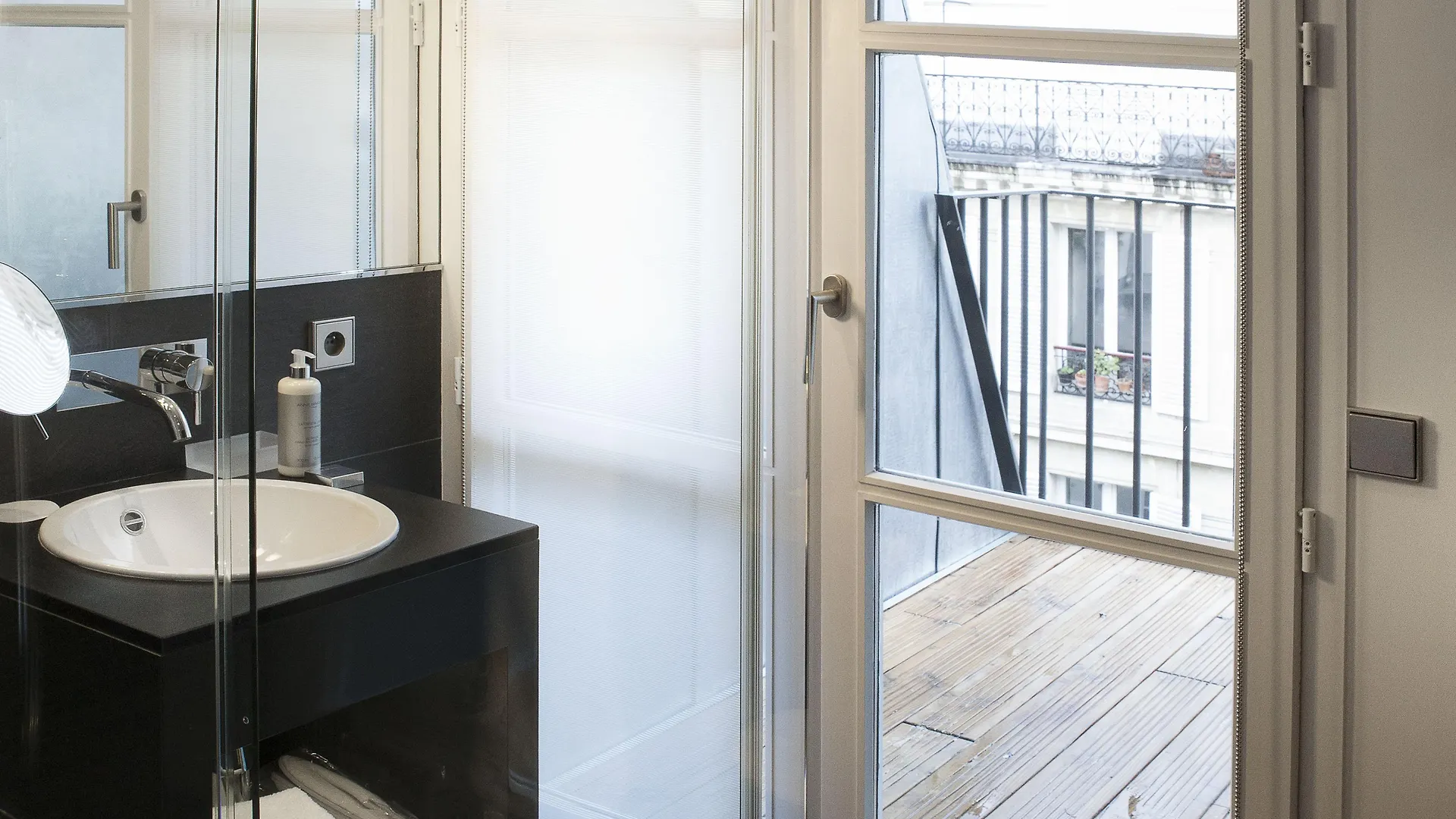 Hotel La Lanterne & Spa By Timhotel París